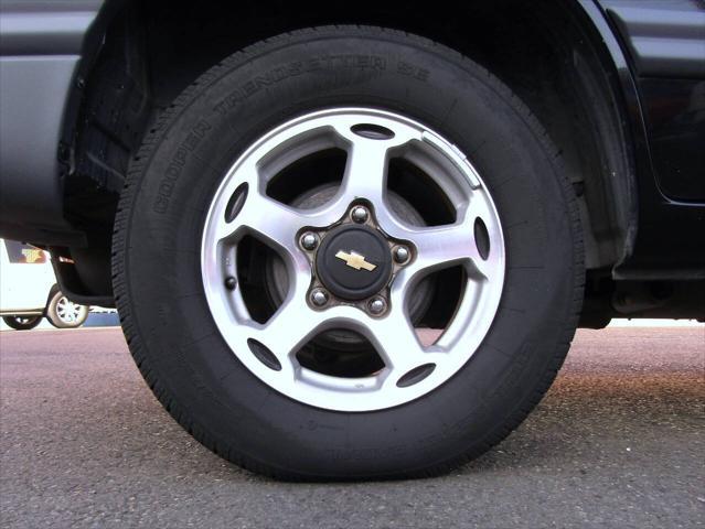 used 2001 Chevrolet Tracker car