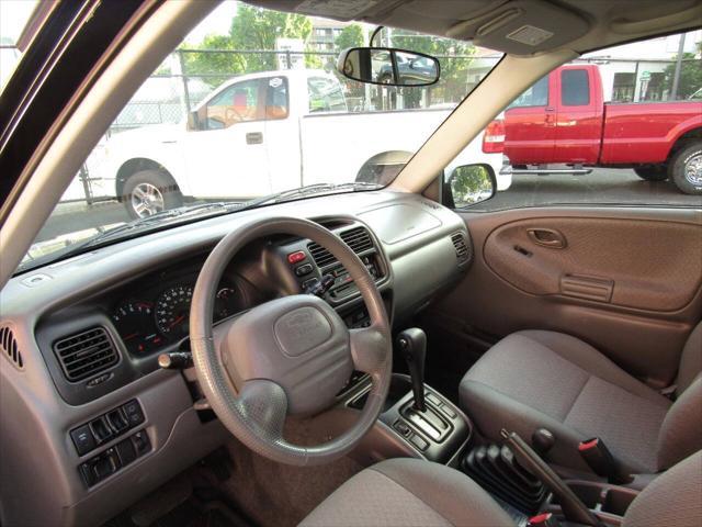 used 2001 Chevrolet Tracker car