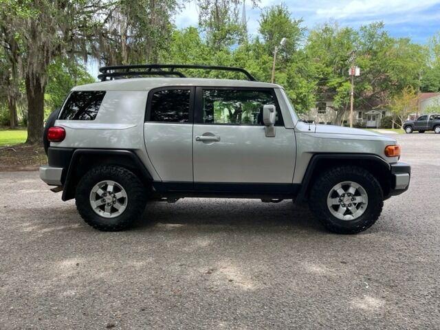 used 2007 Toyota FJ Cruiser car, priced at $12,990