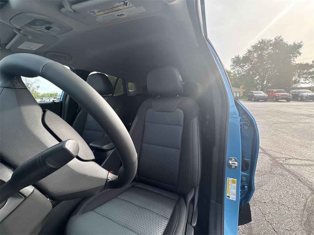 new 2025 Chevrolet Trax car, priced at $23,567