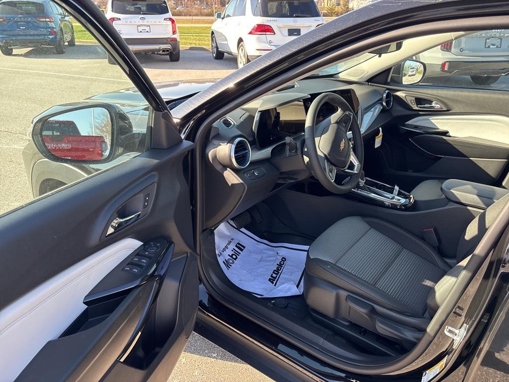 new 2025 Chevrolet Trax car, priced at $24,195