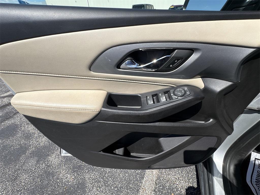 used 2022 Chevrolet Traverse car, priced at $23,000