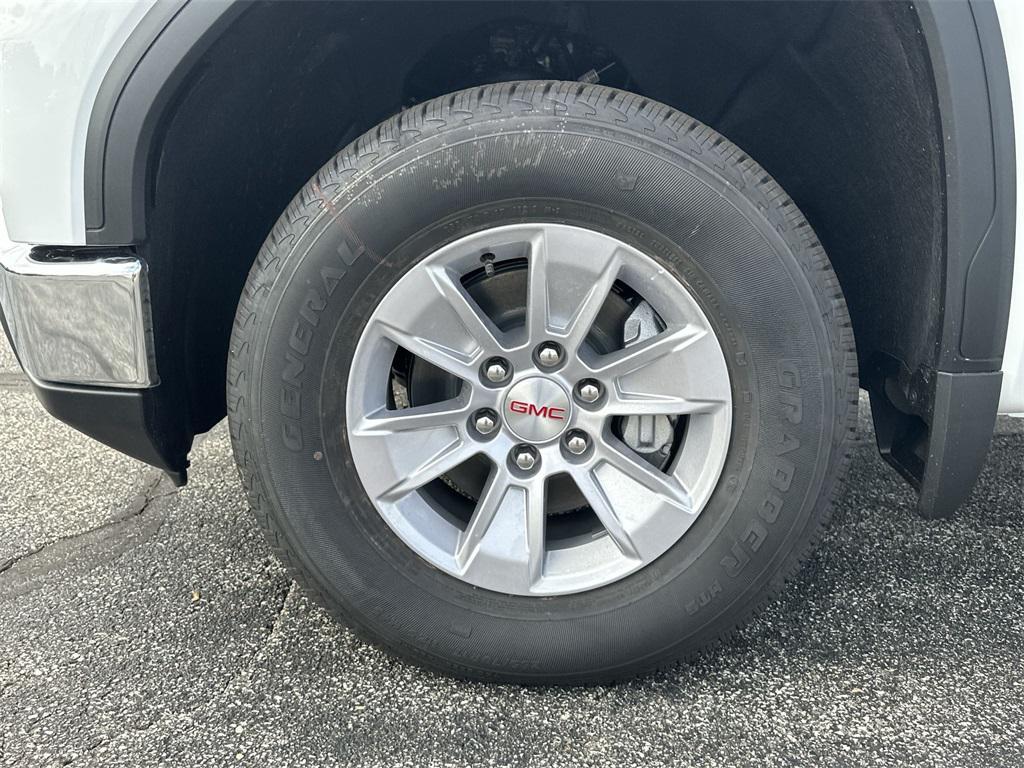 new 2025 GMC Sierra 1500 car, priced at $46,217