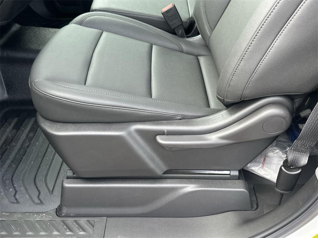 new 2025 GMC Sierra 1500 car, priced at $46,217