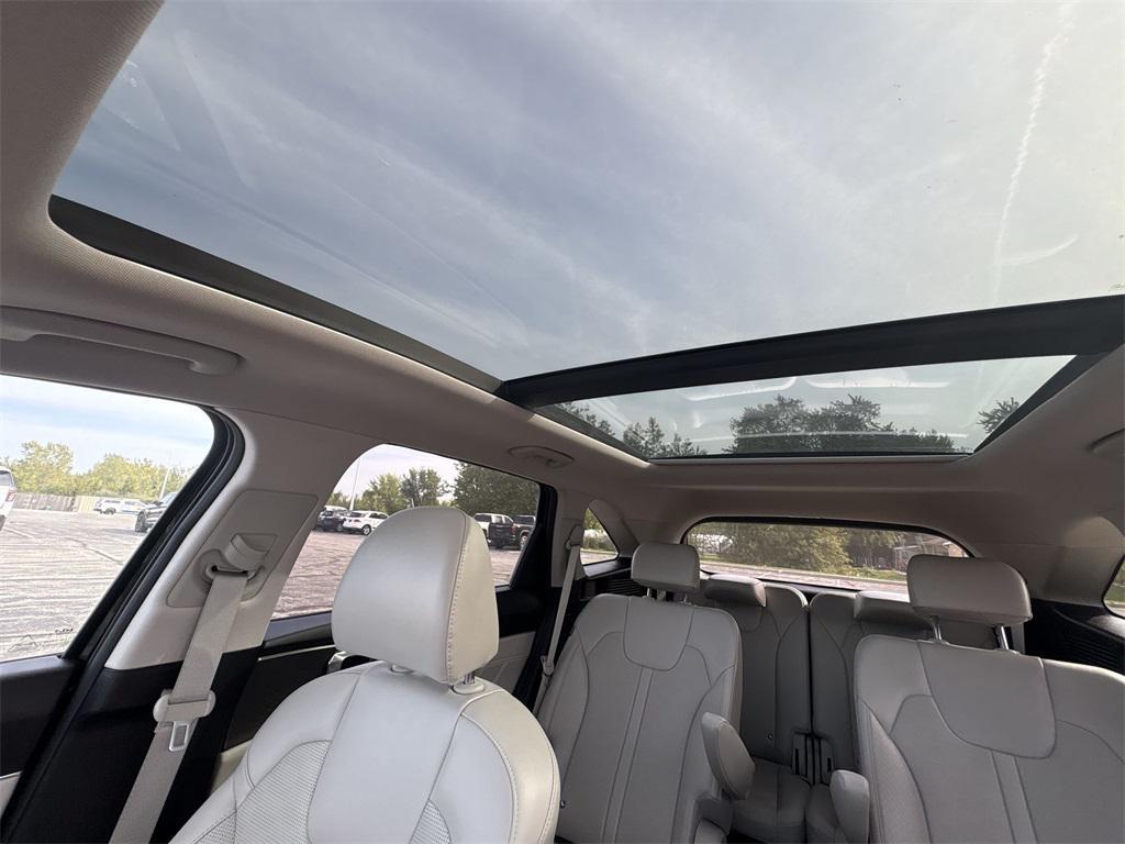 used 2025 Kia Sorento car, priced at $35,787