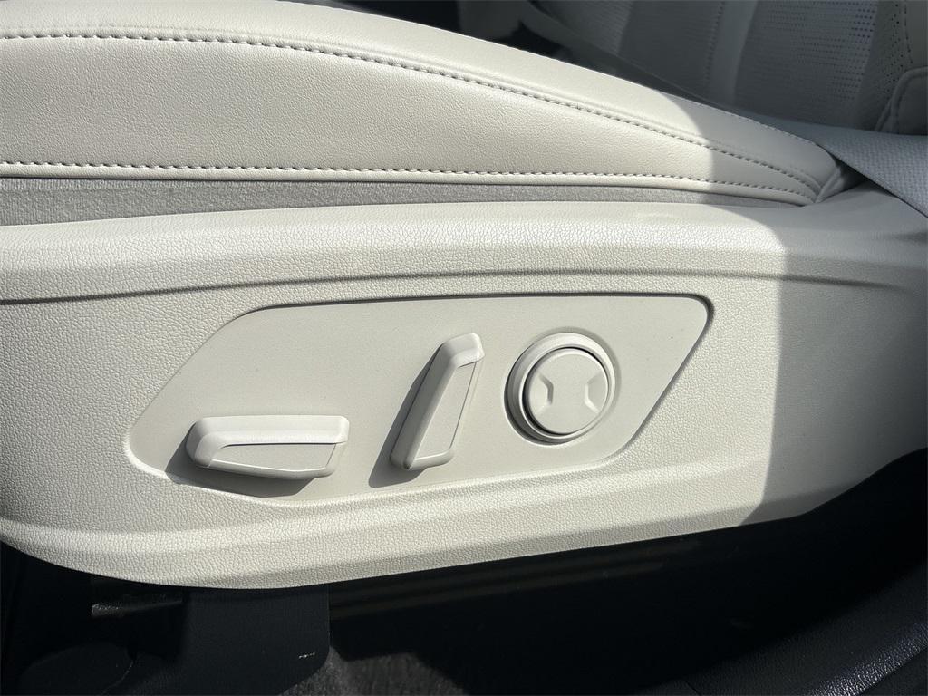 used 2025 Kia Sorento car, priced at $35,787