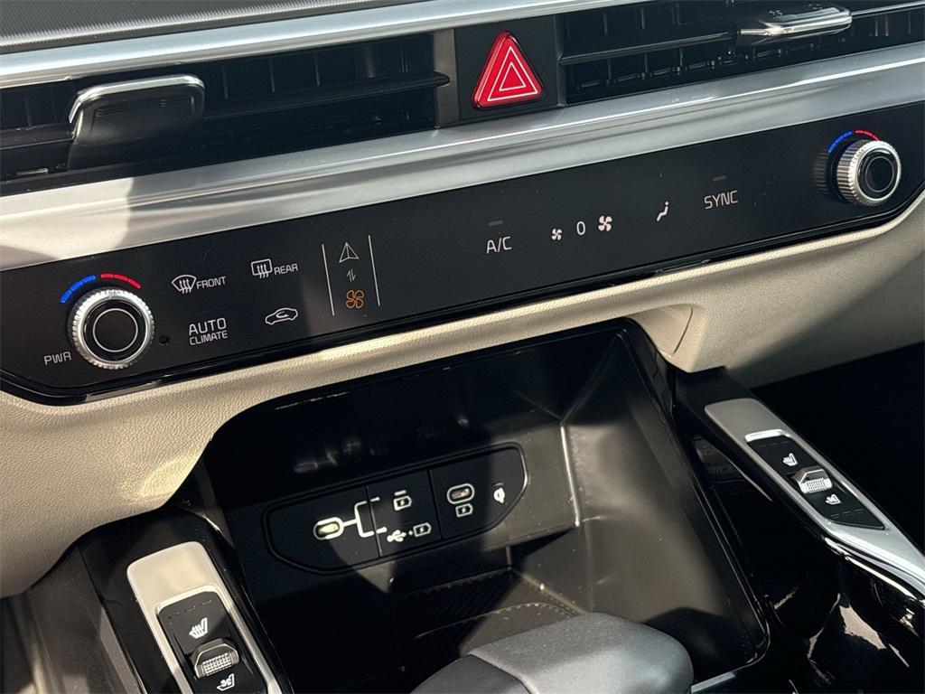 used 2025 Kia Sorento car, priced at $35,787
