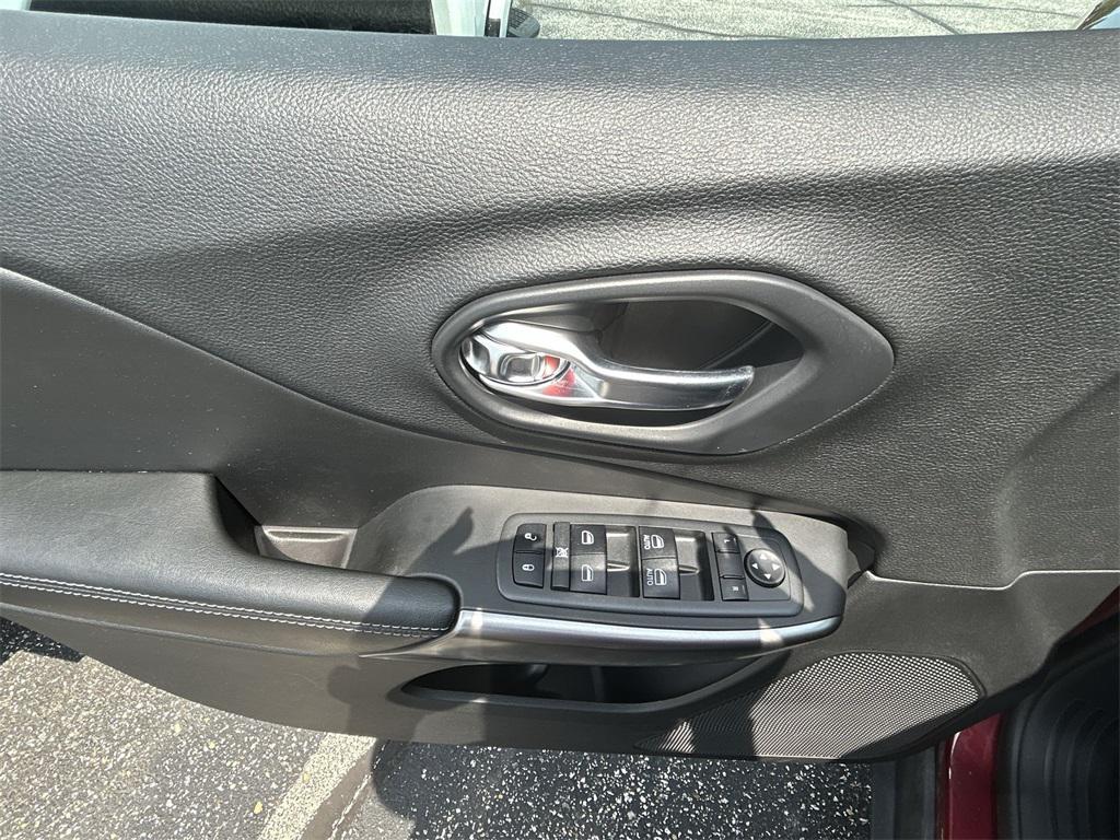 used 2019 Jeep Cherokee car, priced at $18,921