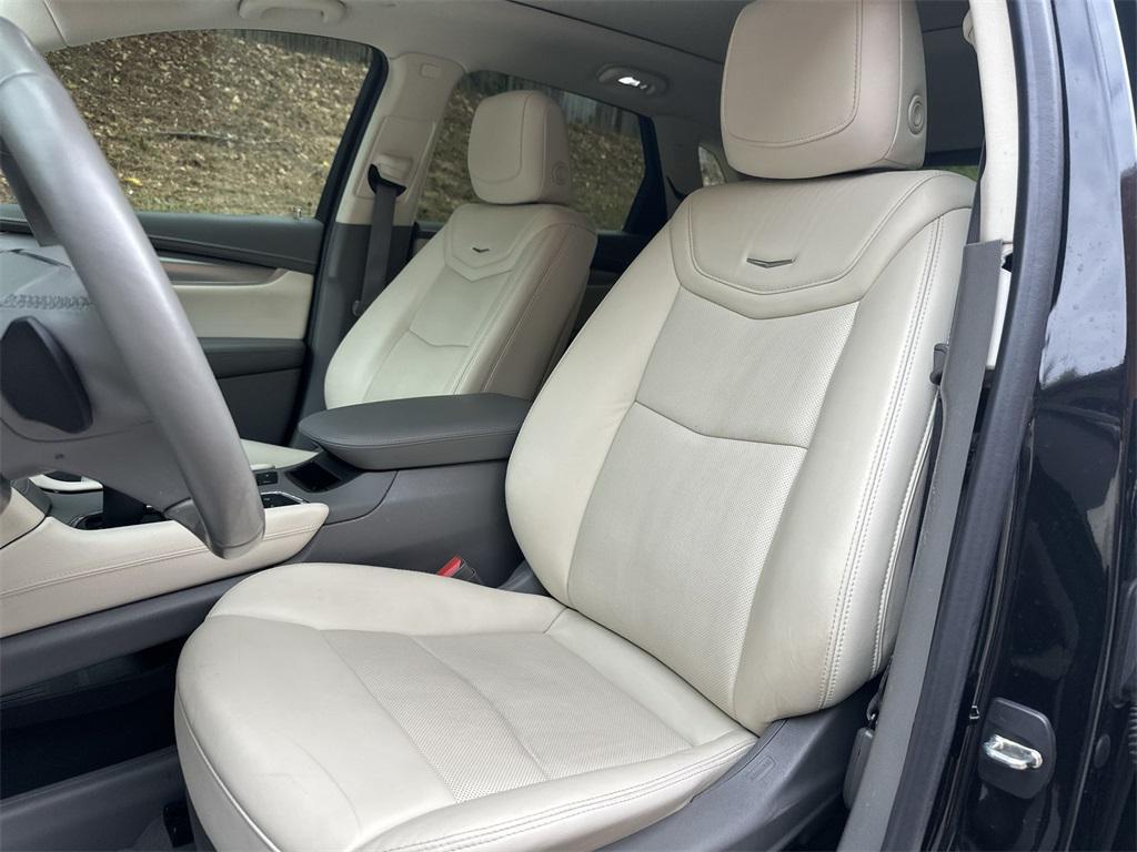 used 2020 Cadillac XT5 car, priced at $25,897