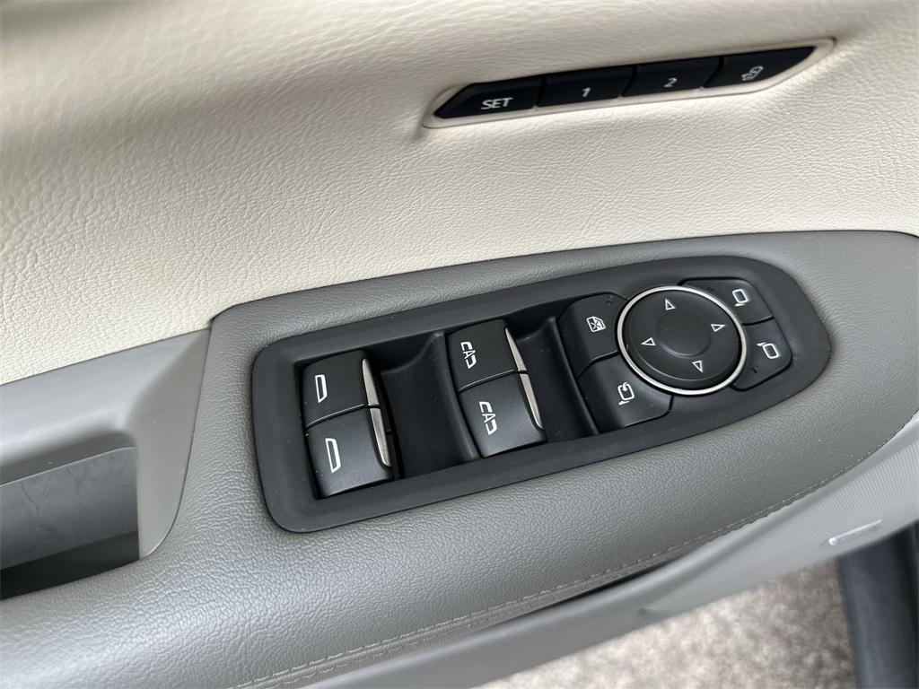 used 2020 Cadillac XT5 car, priced at $25,897