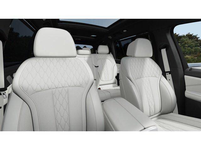 new 2026 BMW X7 car, priced at $127,685