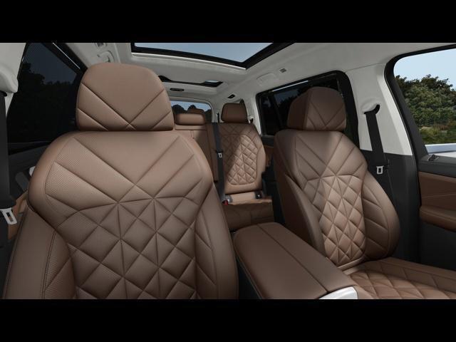 new 2025 BMW X7 car, priced at $93,950