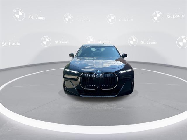 new 2025 BMW 760 car, priced at $137,170