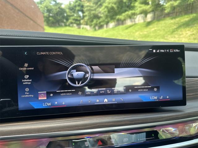 new 2025 BMW 760 car, priced at $137,170