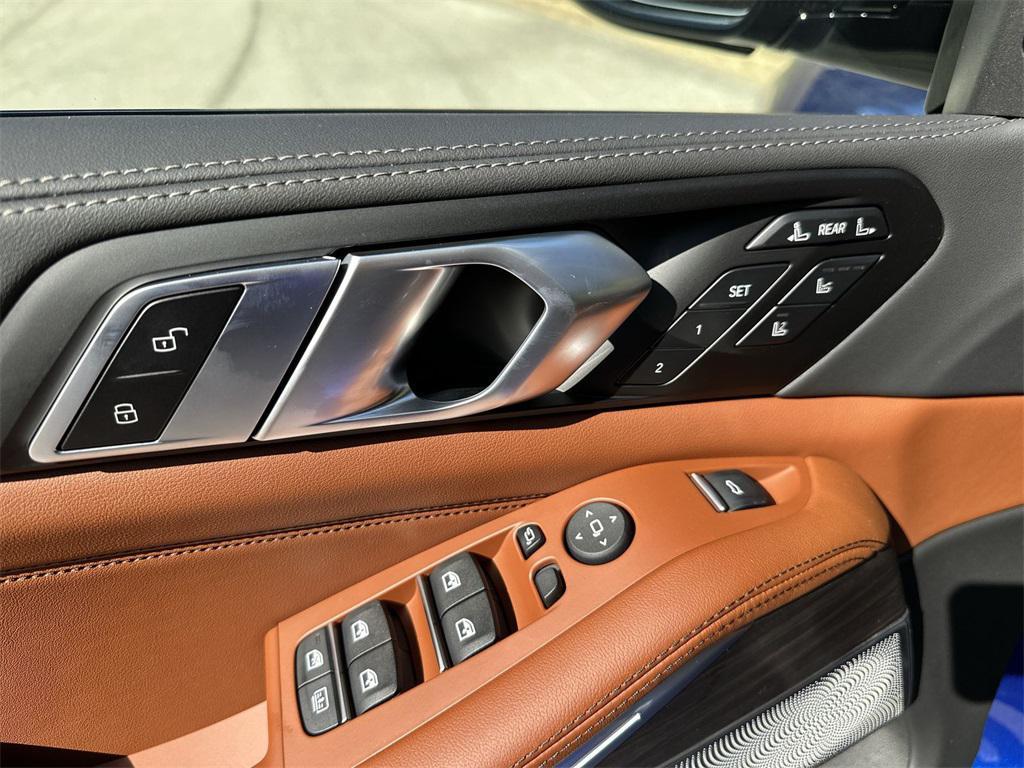new 2026 BMW X7 car, priced at $125,380
