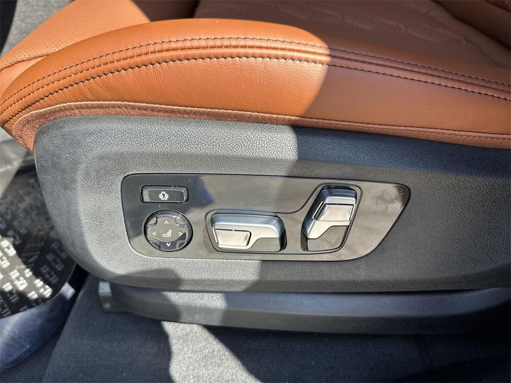 new 2026 BMW X7 car, priced at $125,380