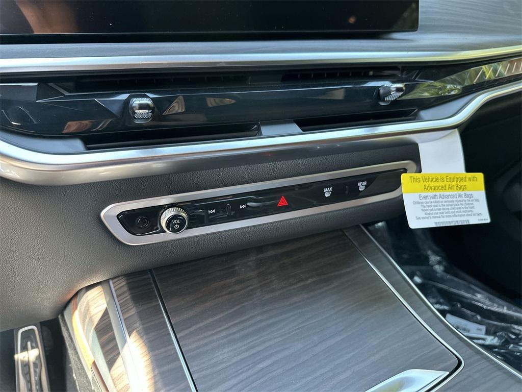 new 2026 BMW X7 car, priced at $125,380
