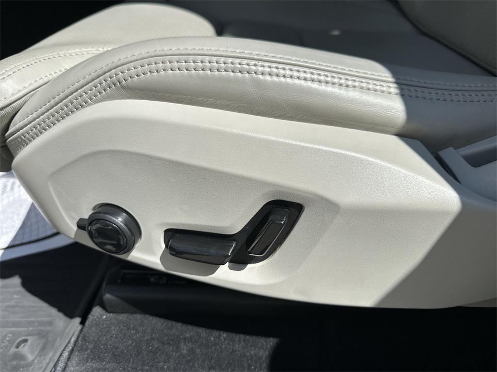 used 2022 Volvo XC60 car, priced at $35,959