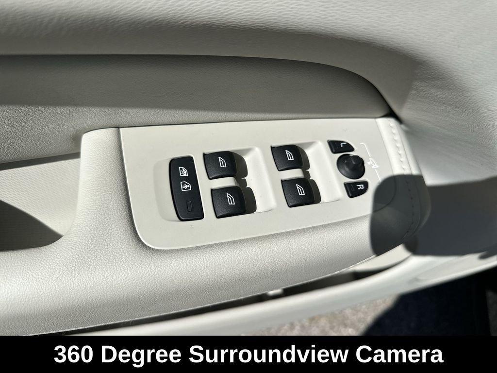 used 2022 Volvo XC60 car, priced at $32,885
