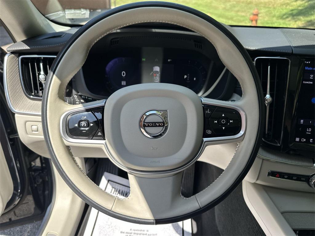 used 2022 Volvo XC60 car, priced at $35,959