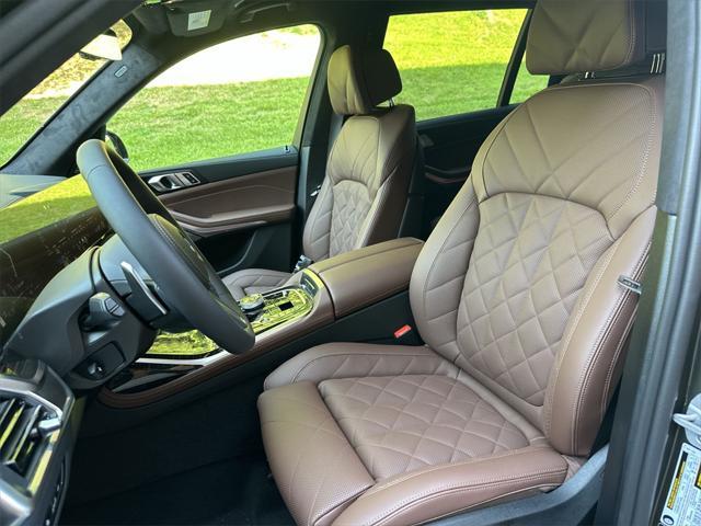 new 2026 BMW X7 car, priced at $98,465