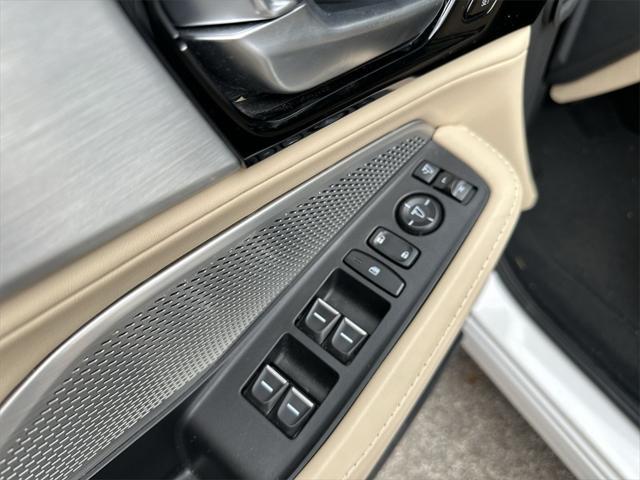 used 2022 Acura MDX car, priced at $37,895