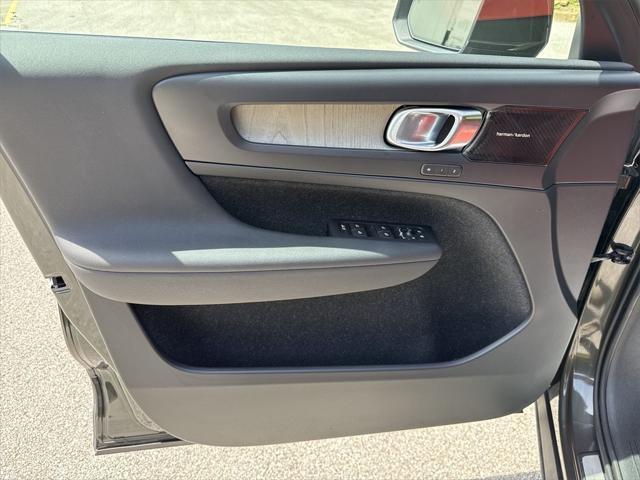 used 2019 Volvo XC40 car, priced at $21,996