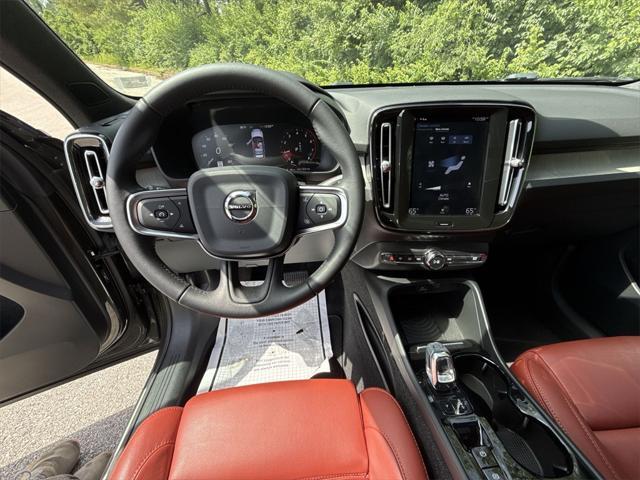 used 2019 Volvo XC40 car, priced at $21,996