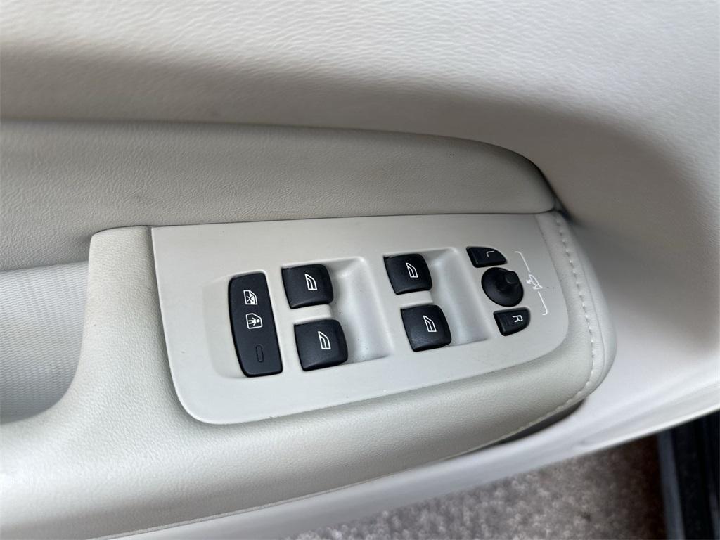 used 2021 Volvo XC60 car, priced at $31,525