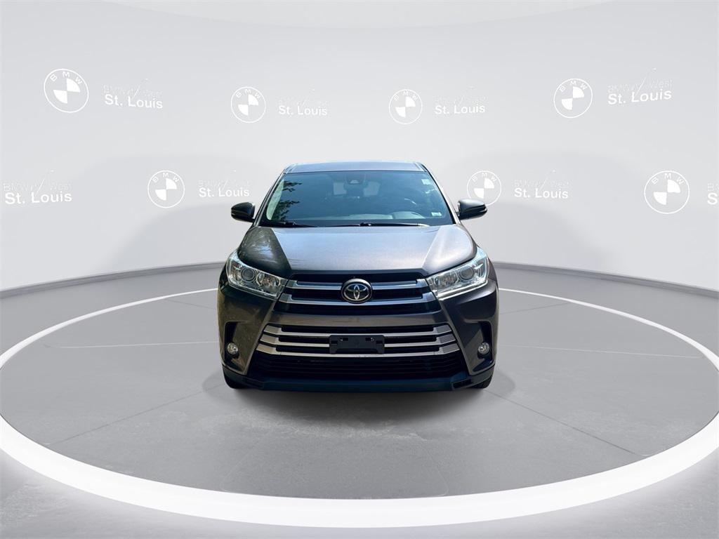used 2019 Toyota Highlander car, priced at $24,225