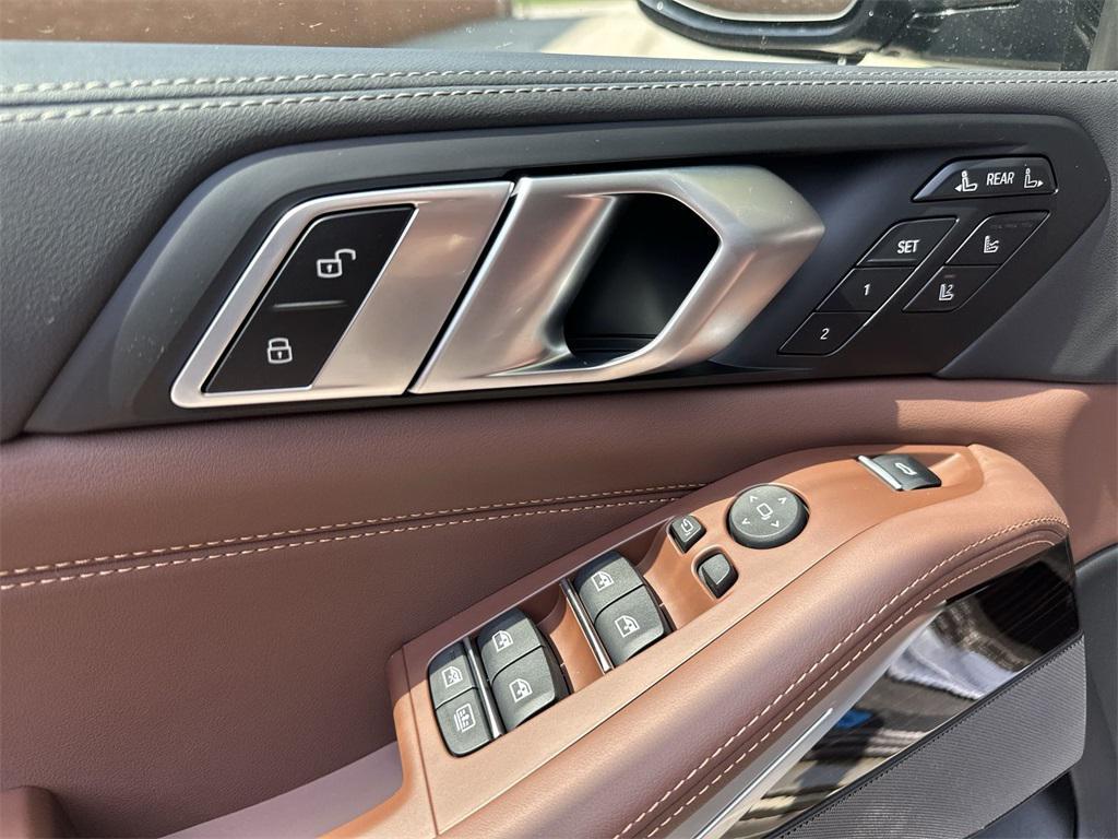 new 2026 BMW X7 car, priced at $122,605