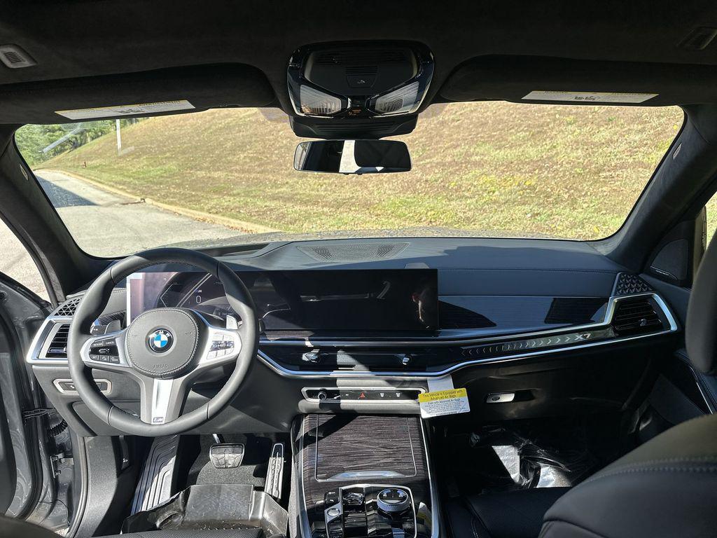 new 2026 BMW X7 car, priced at $100,165