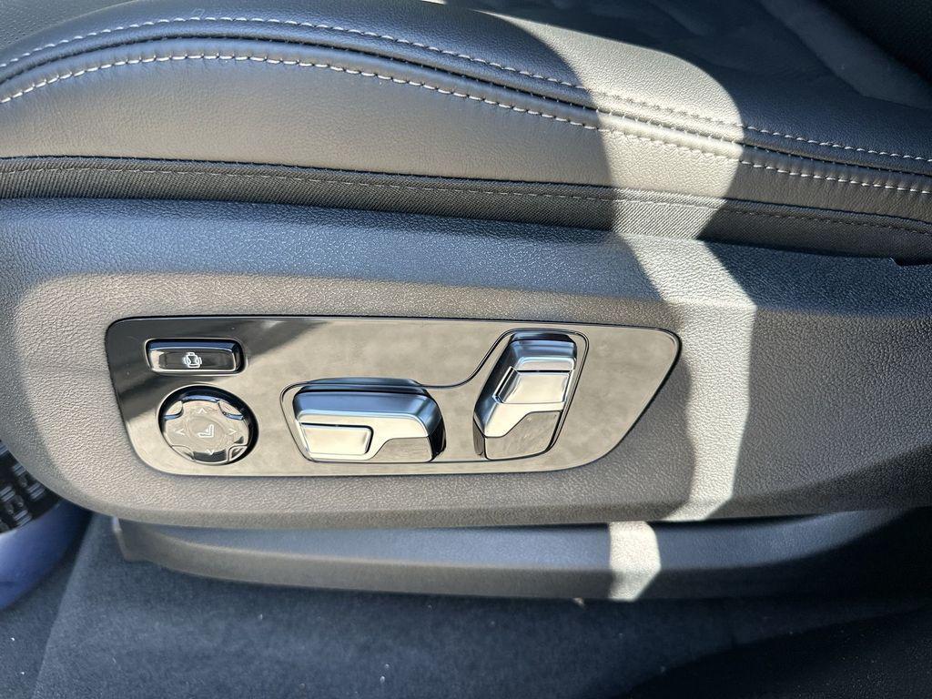 new 2026 BMW X7 car, priced at $100,165