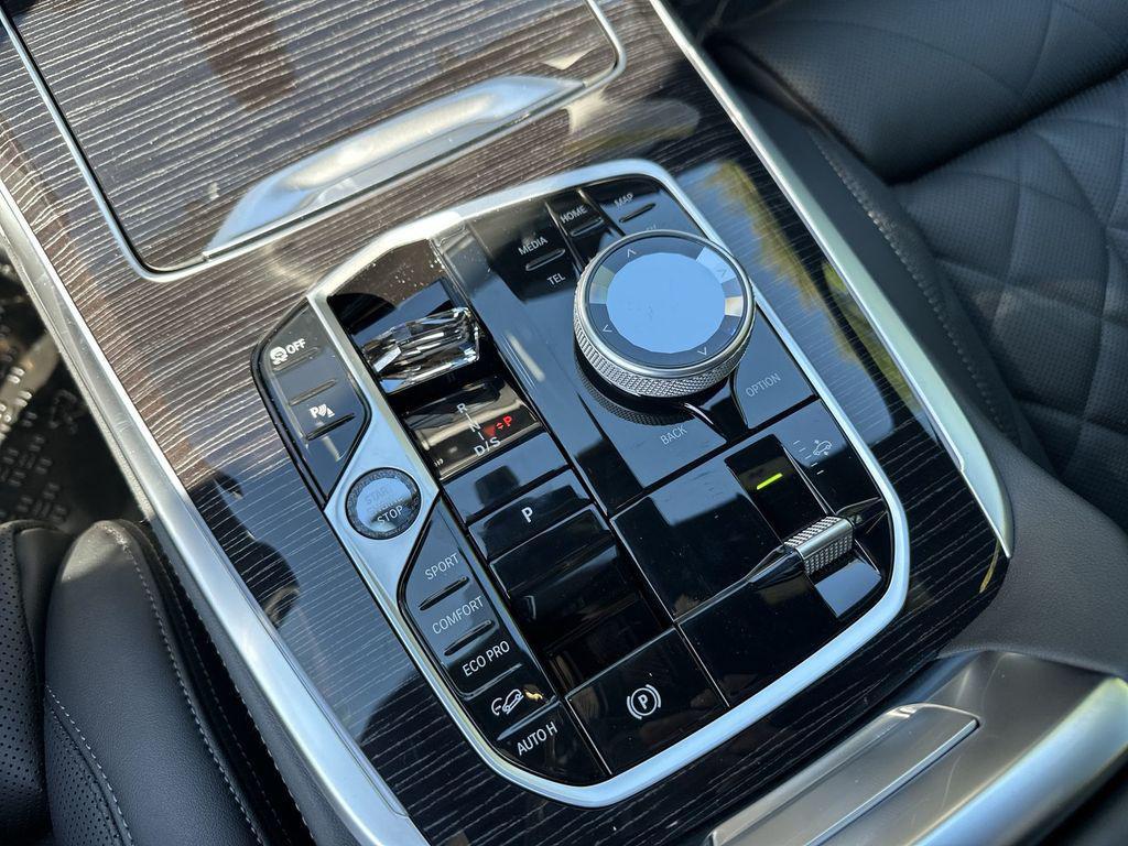 new 2026 BMW X7 car, priced at $100,165