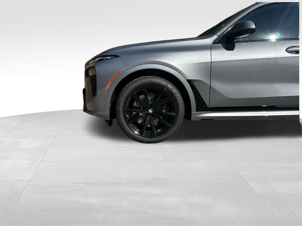 new 2026 BMW X7 car, priced at $100,165