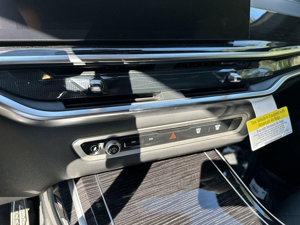 new 2026 BMW X7 car, priced at $100,165