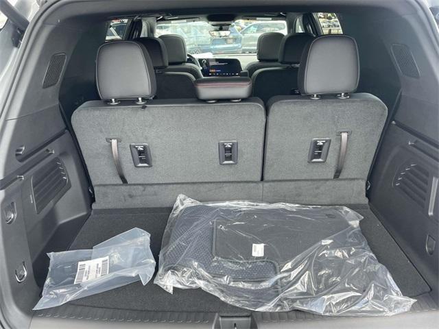 new 2025 Chevrolet Traverse car, priced at $54,076