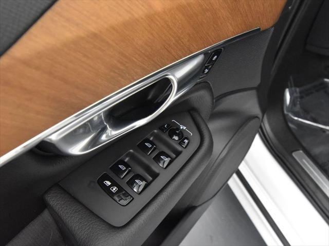 used 2022 Volvo XC90 Recharge Plug-In Hybrid car, priced at $50,799