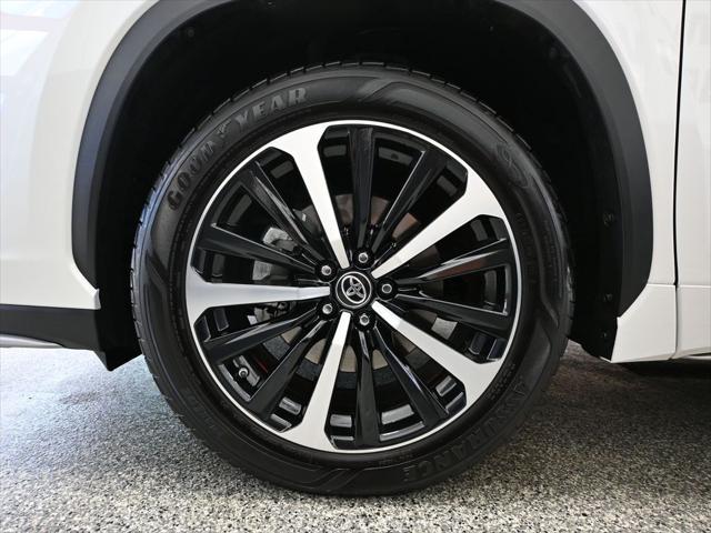 used 2021 Toyota Highlander car, priced at $34,993