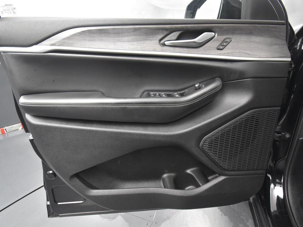 used 2023 Jeep Grand Cherokee L car, priced at $27,500
