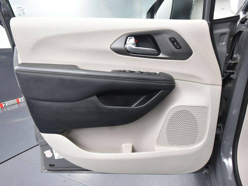 used 2023 Chrysler Pacifica car, priced at $23,987