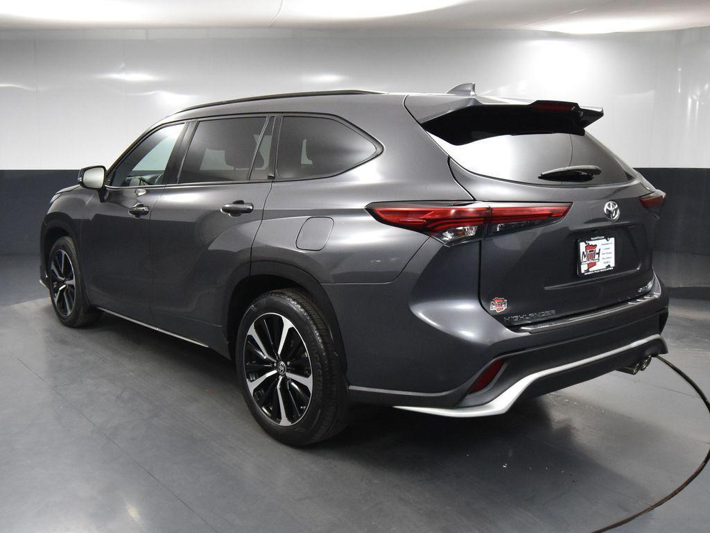 used 2022 Toyota Highlander car, priced at $41,993