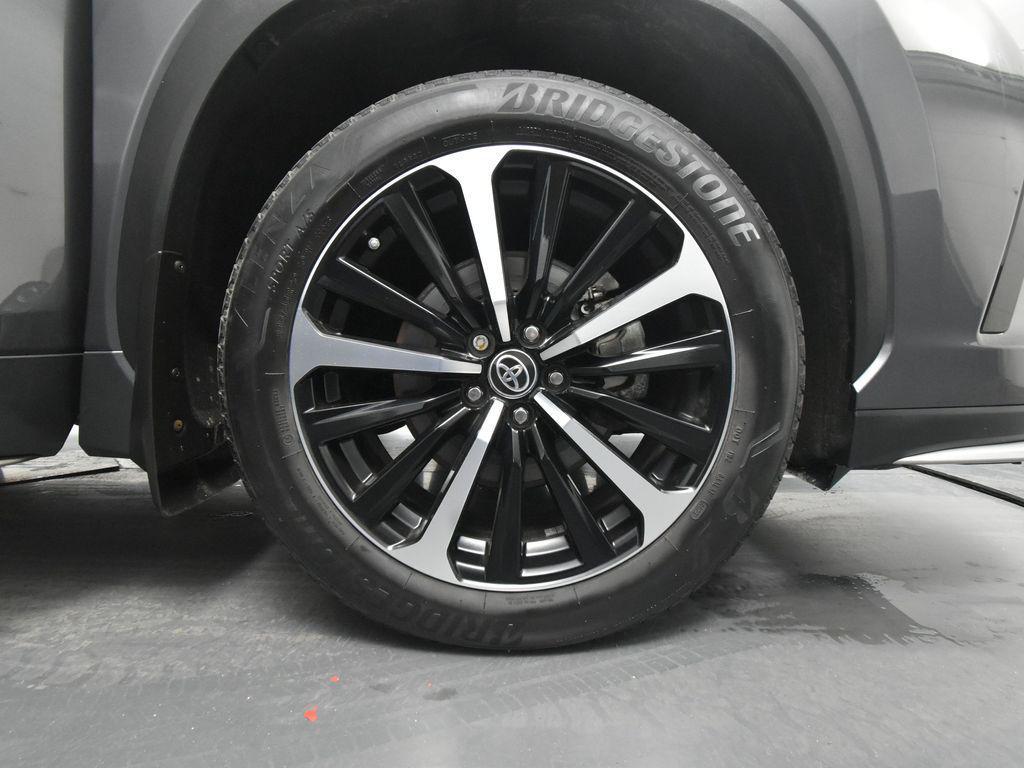 used 2022 Toyota Highlander car, priced at $41,993