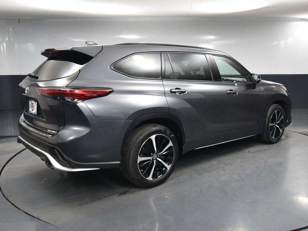 used 2022 Toyota Highlander car, priced at $41,993