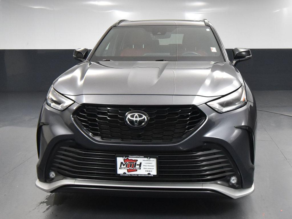 used 2022 Toyota Highlander car, priced at $41,993