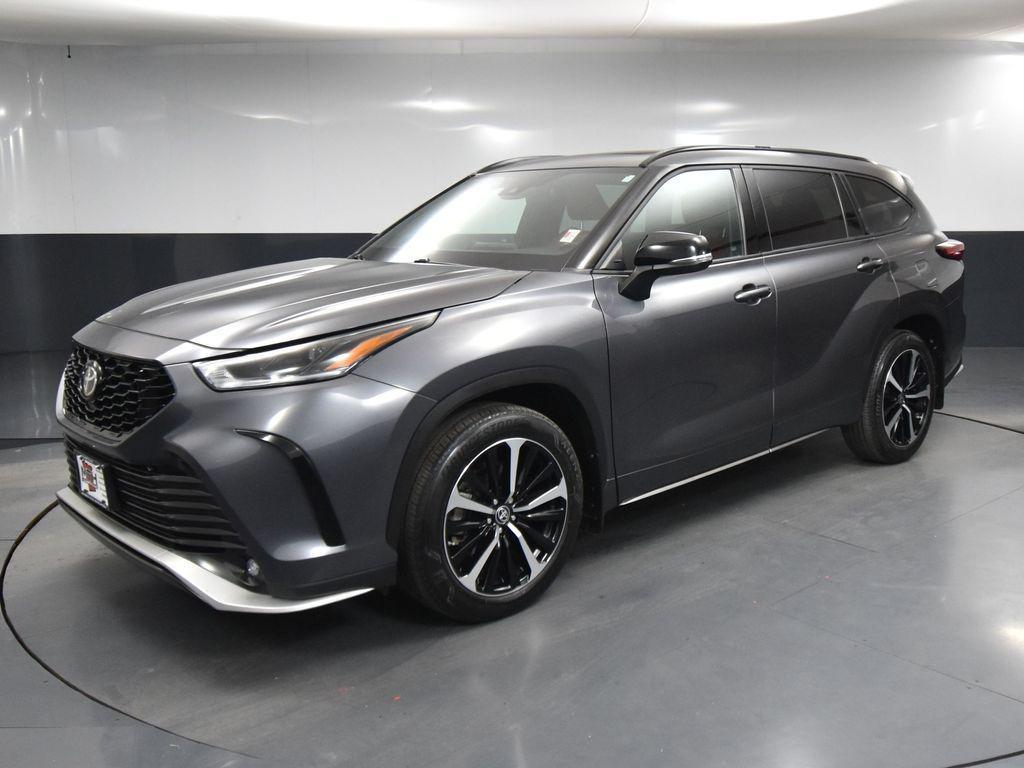 used 2022 Toyota Highlander car, priced at $41,993
