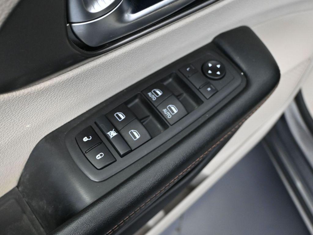 used 2020 Chrysler Pacifica car, priced at $16,675