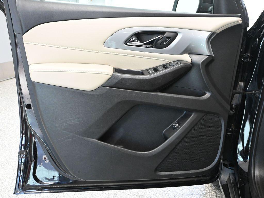 used 2022 Chevrolet Traverse car, priced at $23,693