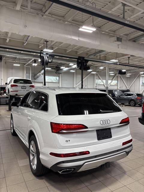 new 2025 Audi Q7 car, priced at $73,335