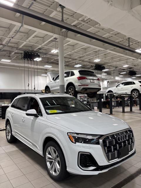 new 2025 Audi Q7 car, priced at $73,335